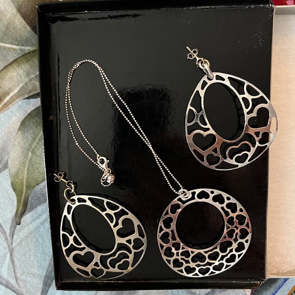 Elegant Sterling Silver Heart Jewelry Set - Picture 4 of 4
